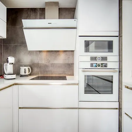 Lighthouse By Interhome 艾姆布里亚布拉瓦