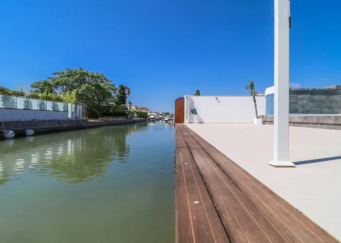 Lighthouse By Interhome Nyaraló Empuriabrava